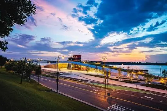 The landing at dusk along Riverside Drive